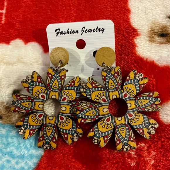 Earrings - Picture 2 of 5